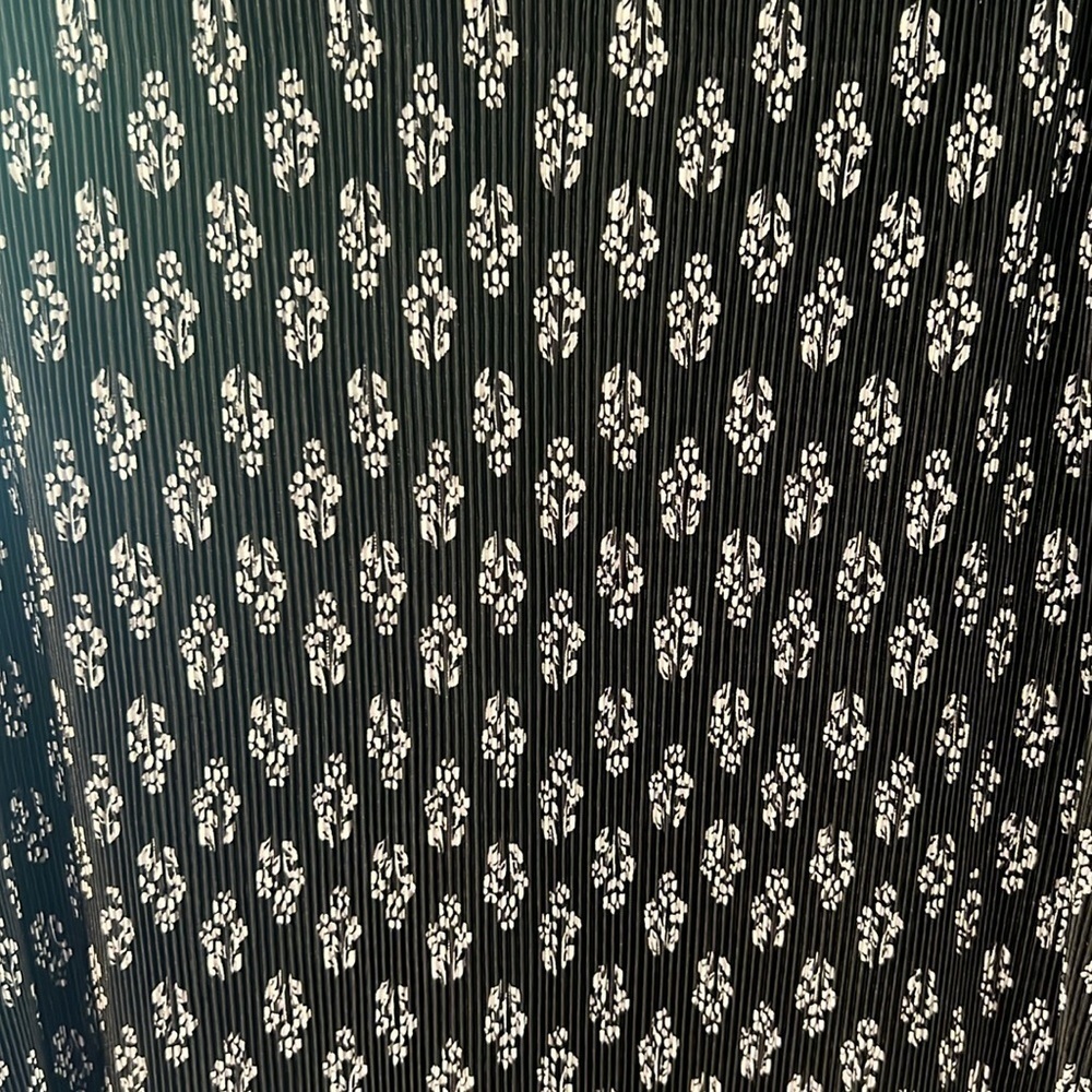 NWT black and white ribbed dress - Picture 3 of 6